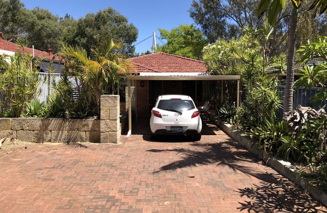 Cute cosy house close to Leederville and city. Entire house with enclosed yard.