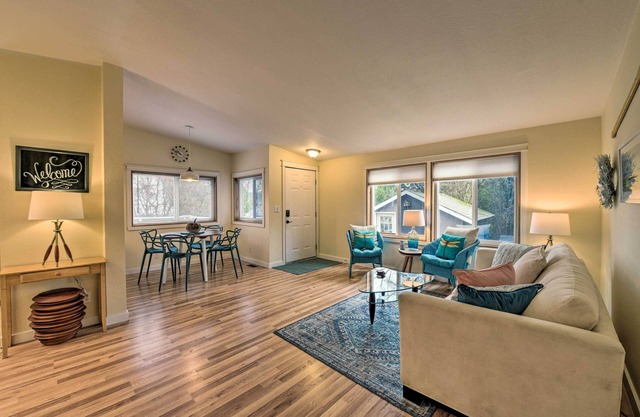 Cute Cottage w/Deck Walk 115 Ft to Brewery & Cafe