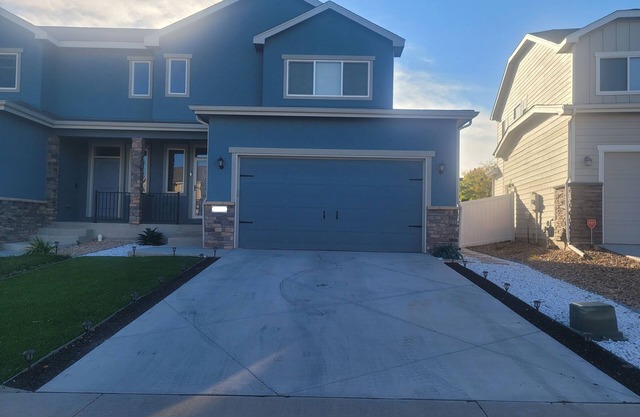 Cute & Cozy 3 BdRm, 2 1/2 Bath Townhome