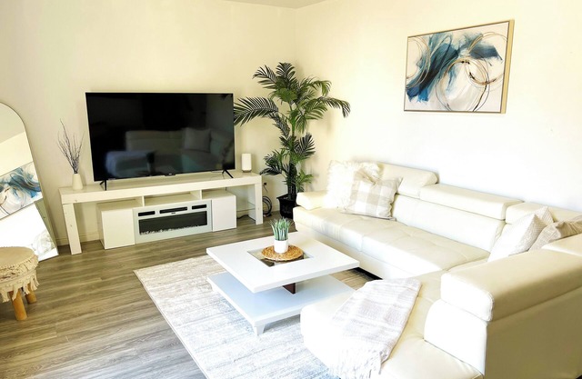 Cute/Cozy 4-bedroom house West Valley City with games area