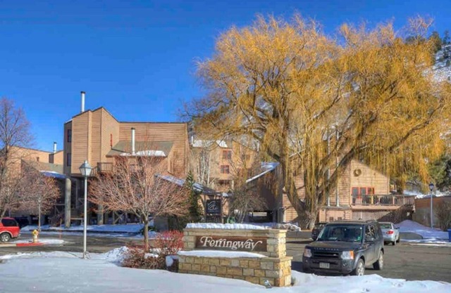 Cute Durango 2 bedroom Condo with Community hot tub and pool and sauna