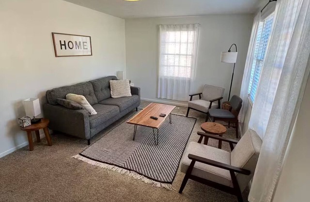 CUTE HOME 5-minutes from downtown Franklin.