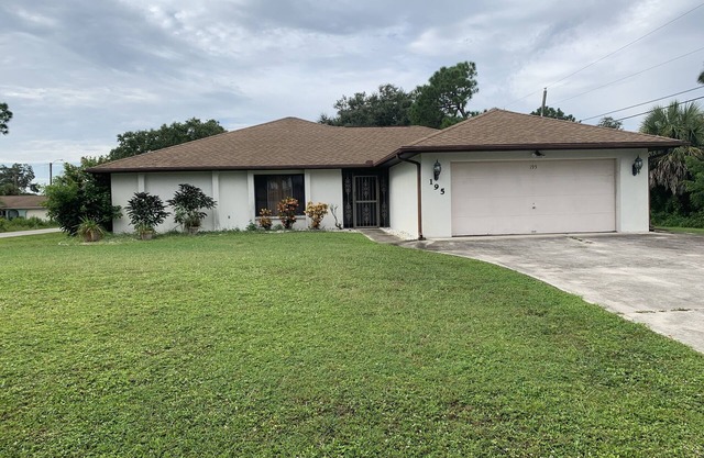 Cute home, close to beaches. Fishing equipment, golf clubs, bicycles supplied.