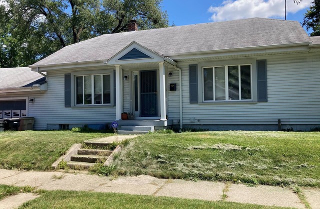Cute House close to Notre Dame Stadium!