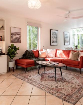 Cute Little Cove gem…walking distance to beach!