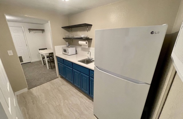 Cute little studio apartment only two blocks from Lake LBJ.