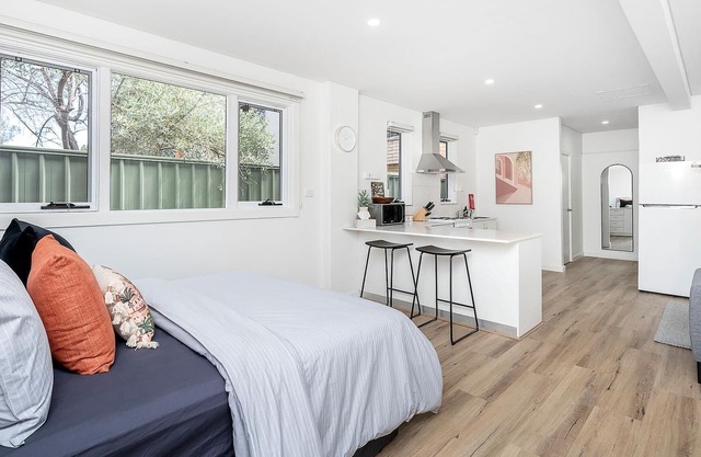Cute Modern Studio sleeps 2