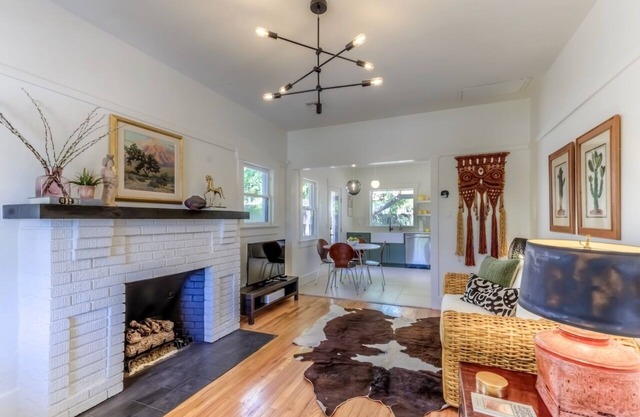 Cute remodeled bungalow very close to University and downtown