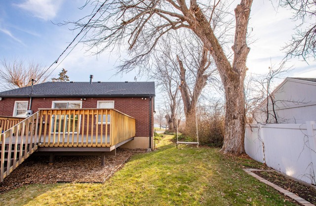 Cute Updated Red Brick Basement Cottage