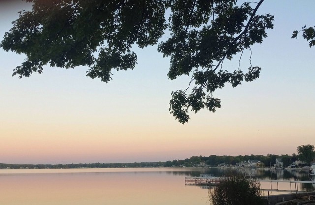 Cute little 2-bedroom cabin by the lake in Manitou Beach-Devils Lake