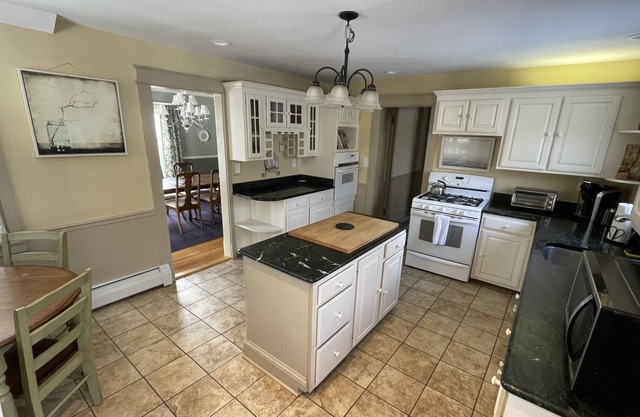 Cute Vermont house, close to ski mtn. and lakes