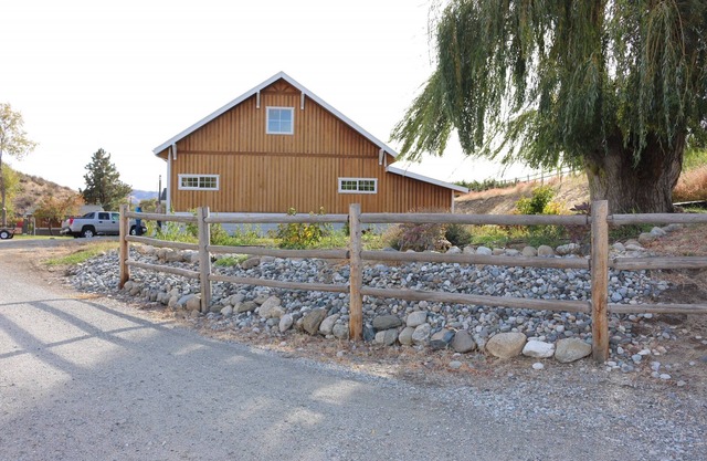 Cute Winemakers Apartment in the Middle of Tadasana Vineyard Estate.