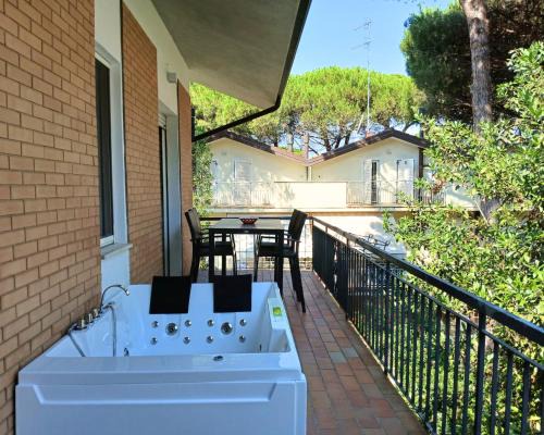 CV018 - Milano Marittima, elegante trilocale con vasca idromassaggio
