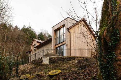 Cwmwbwb Lodge