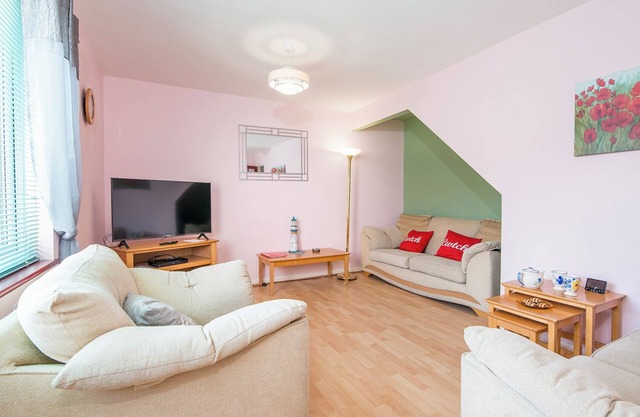 Cwtch Cottage, Holiday Cottage Broad Haven, Sleeps 5, 3 bedrooms, bathrooms