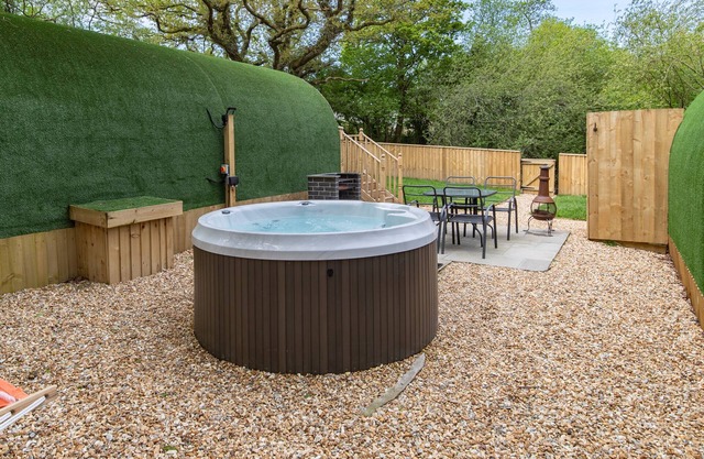 Cwtch Luxury Glamping Pod