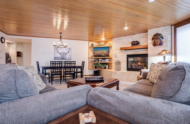 CX222 | Ski In/Out | Winter Shuttle | Hot Tub | Pool