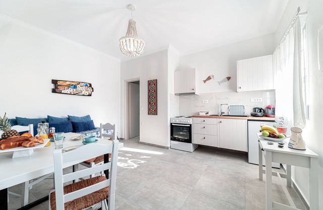 Cycladic traditional house minutes from Caldera beach