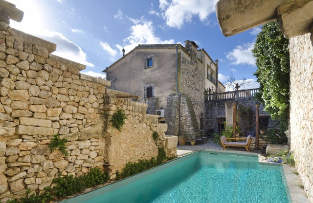 Cycling house with pool, sauna and jacuzzi