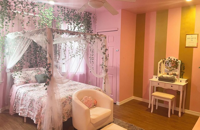 CynSational Pink Retreat 2-bedroom apartment available in brilliant Philadelphia