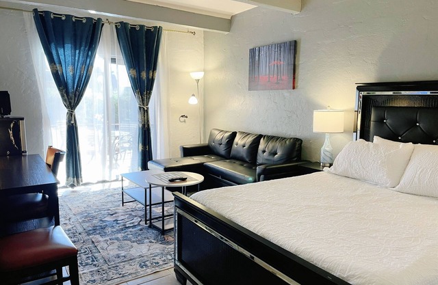 Scottsdale Premium Term Getaway Furnished Golf Cable Utilities 