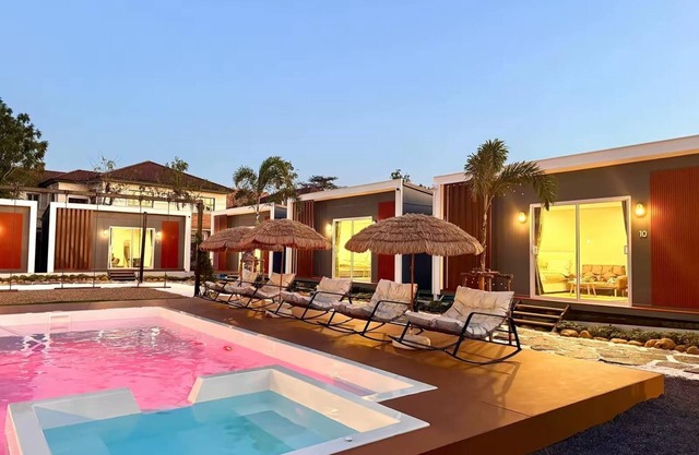 D Glamor Resort