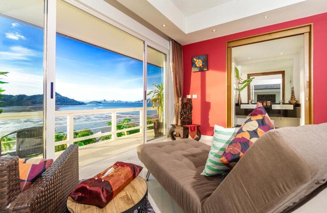D-Lux Amazing 5 bed sea view villa