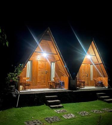 D' Tepi Danau Glamping