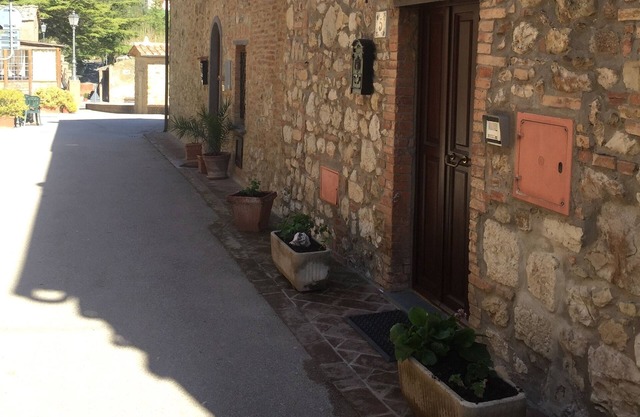 Da Monica: self-contained apartment set in the ancient village of Canneto