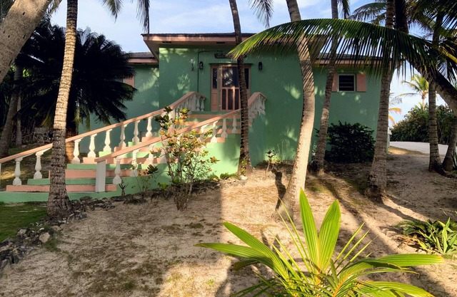 Da Villa Ocean Front Home, Luxury & Privacy on Pink Sand Beach SPECIAL
