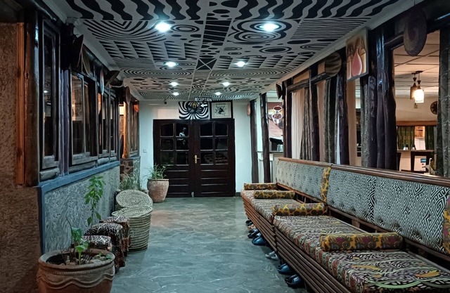 Da Vinci Gorilla Lodge
