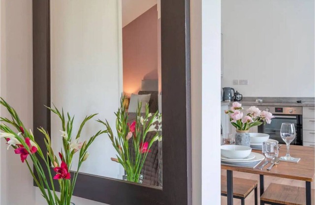 Daffodil, Recently Converted Modern Barn, Cotswolds