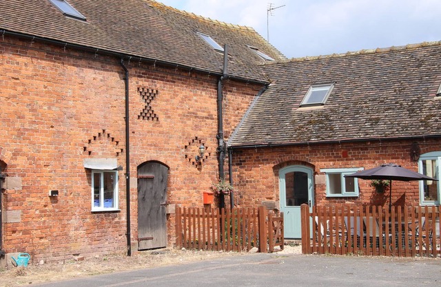 DAIRY COTTAGE, pet friendly, character holiday cottage in Shawbury