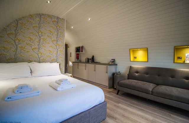 Daisy Family Glamping Pod | sleeps 4 - Gold Award winning