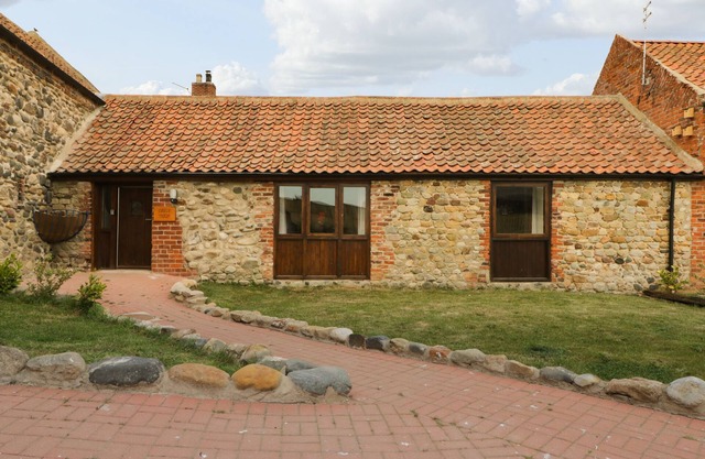 DAISY NOOK, pet friendly, character holiday cottage in Withernsea