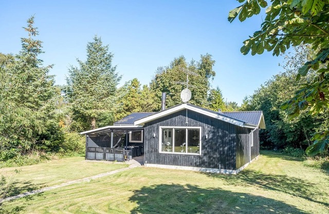 "Dali" - 200m from the sea by Interhome