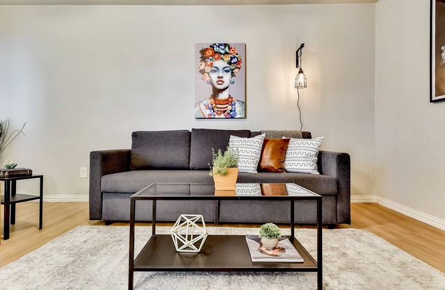 Dallas Boutique Flat + ARBORETUM TICKETS INCLUDED