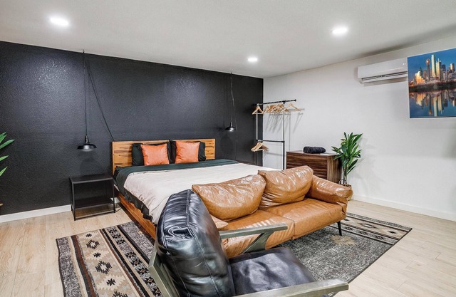 Dallas Serene Escape | King Bed | Full Kitchen