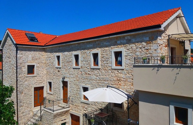 Dalmatian stone house Jelsa-Hvar A1