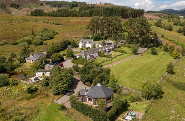 Dalnoid Cottages & Treehouses