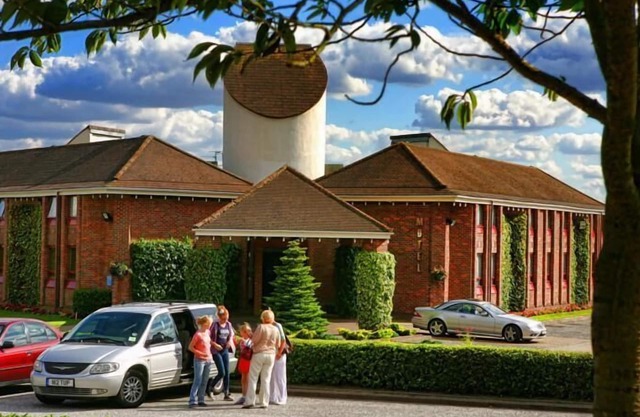 Damon's Hotel