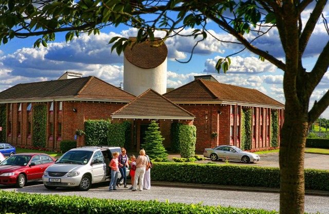 Damon’s Hotel