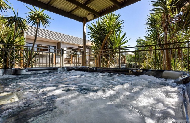 DANA DELIGHTS! SUPERB COASTAL SPA & MODERN BEACH HOUSE, BLAIRGOWRIE