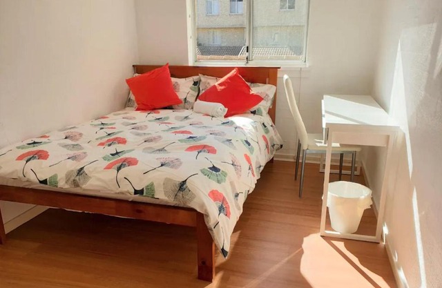 Dana-Private Room in a 3-Bedroom Apartment-3