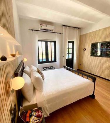 Daniel's Studio in Saigon Center with Hot tub and View