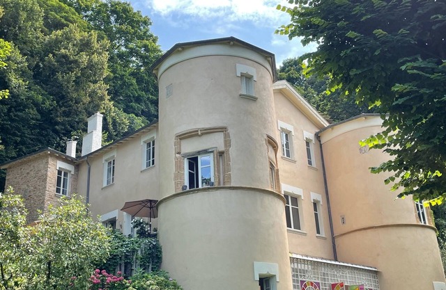 Dans une Maison Forte du XVI Siècle