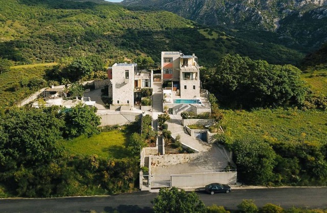 Daphne, luxury villa with private pool