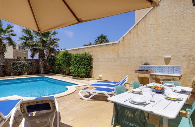 Dar ta Censina Villa in Gozo with private pool, quiet location, family friendly