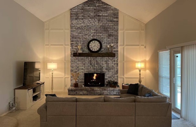 Darling 3-bedroom Duplex with Gameroom!