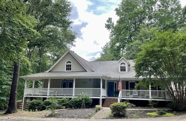 Darling Apartment in Private Lake Community - Sleeps 6!